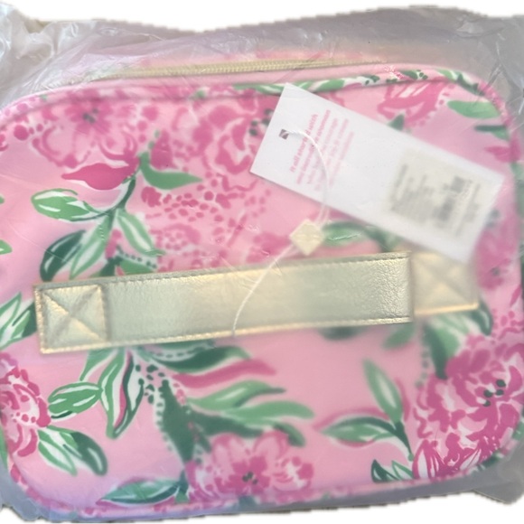 Lilly Pulitzer, NWTs Devon’s Pink Floral Cosmetic Train Case with Gold Hardware - Picture 3 of 5